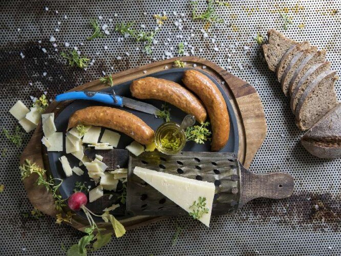 Λουκάνικο Κοτόπουλο Γεμιστό με Γραβιέρα Κρήτης ⁓1kgr