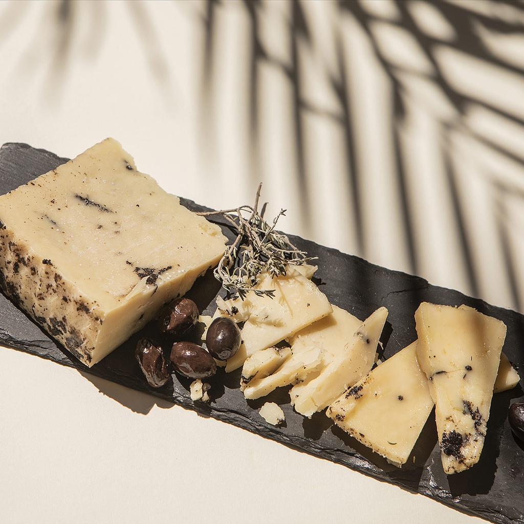 Πρόβειο Τυρί με Φλέβες Μαύρης Τρούφας DON JUAN ⁓ 3kgr