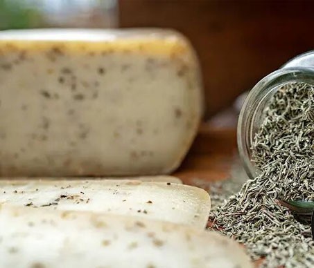 Γραβιέρα με Θυμάρι ΤΥΡΟΚΟΜΕΙΟ ΚΩΣΤΑΚΗΣ ⁓2,5kgr 