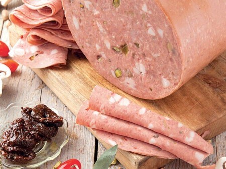 mortadela-mykoniatiki-moulkiotis2_0x500